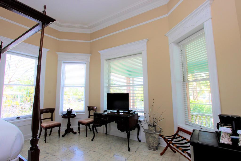 Southernmost House Hotel (Adults Only) คีย์เวสต์ ภายนอก รูปภาพ