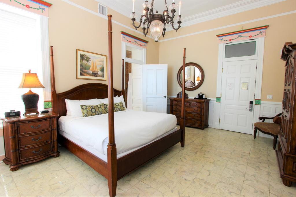 Southernmost House Hotel (Adults Only) คีย์เวสต์ ภายนอก รูปภาพ