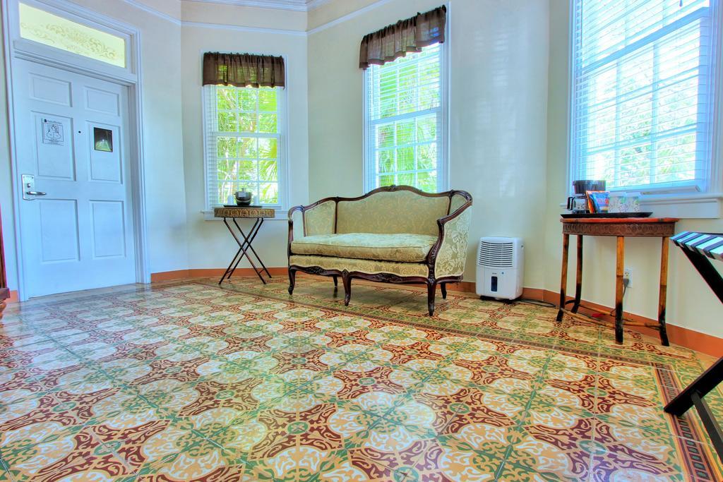 Southernmost House Hotel (Adults Only) คีย์เวสต์ ภายนอก รูปภาพ