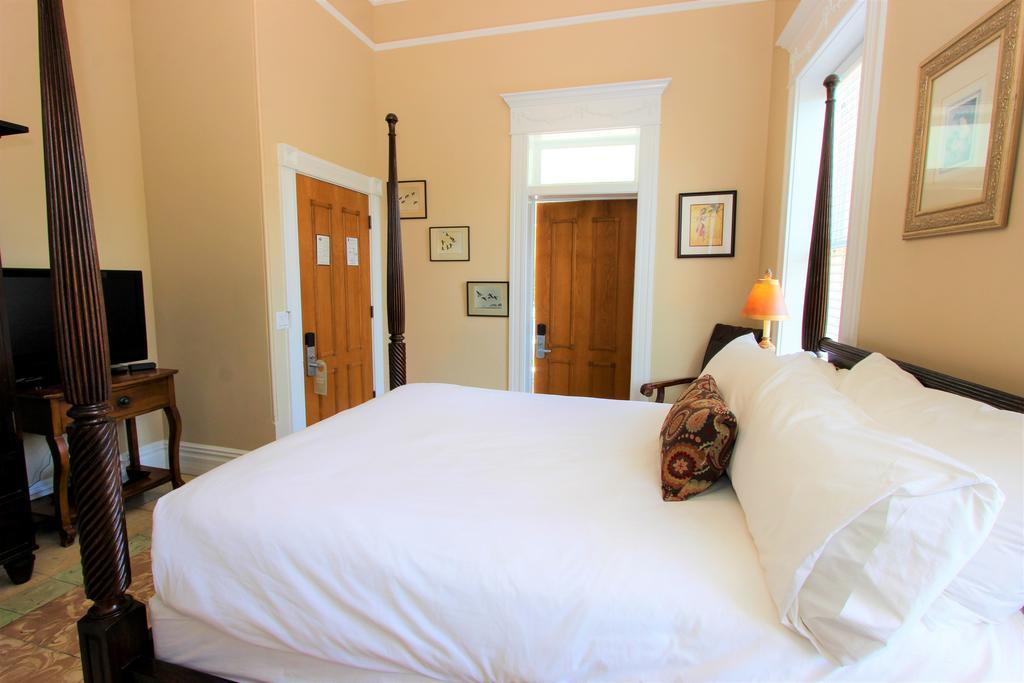 Southernmost House Hotel (Adults Only) คีย์เวสต์ ภายนอก รูปภาพ