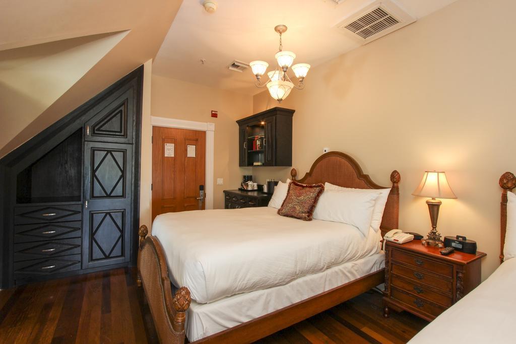 Southernmost House Hotel (Adults Only) คีย์เวสต์ ภายนอก รูปภาพ
